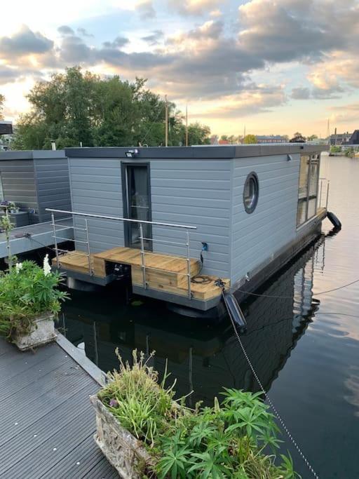 Unique New Houseboat Moored 4 Lägenhet Zwartsluis Exteriör bild