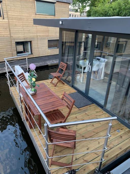 Unique New Houseboat Moored 4 Lägenhet Zwartsluis Exteriör bild