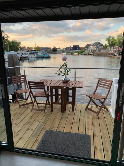 Unique New Houseboat Moored 4 Lägenhet Zwartsluis Exteriör bild