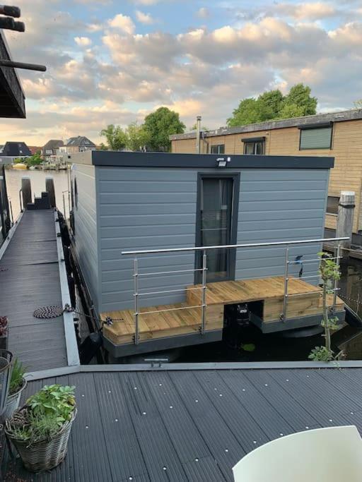 Unique New Houseboat Moored 4 Lägenhet Zwartsluis Exteriör bild